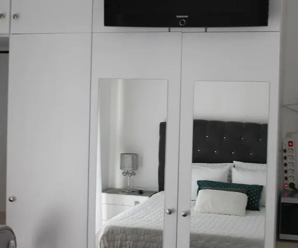 Alexia Bed & Breakfast 3*